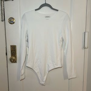 NWT Aritzia Babaton Thong Back Crew Neck Bodysuit Size L